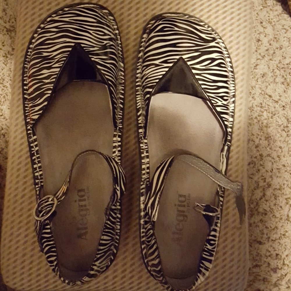 Algeria shoes